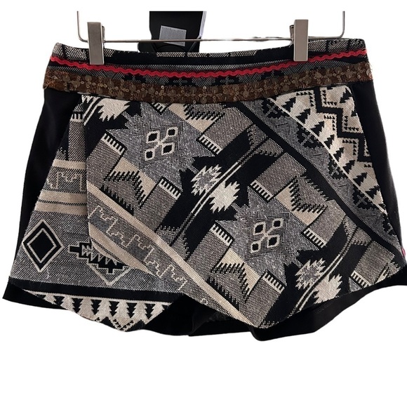 Graphic Skort - Aztec Pattern by Rinascimento - Picture 2 of 9